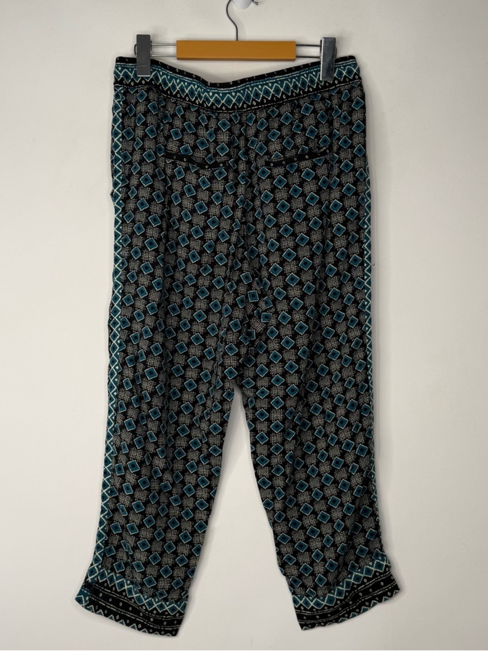 Anthropologie Teal and Black Geometric Print Lounge Capris Pants Size M - Picture 7 of 10